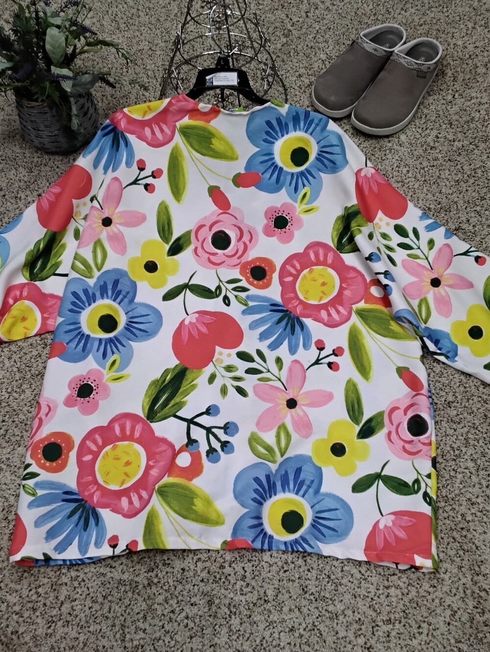 4041 Size XL/1X Floral Cardigan Top - White with Pink & Blue Flowers - Picture 4 of 4
